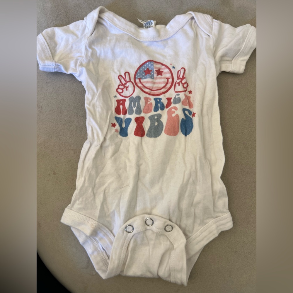 Bella American vibes White Tee